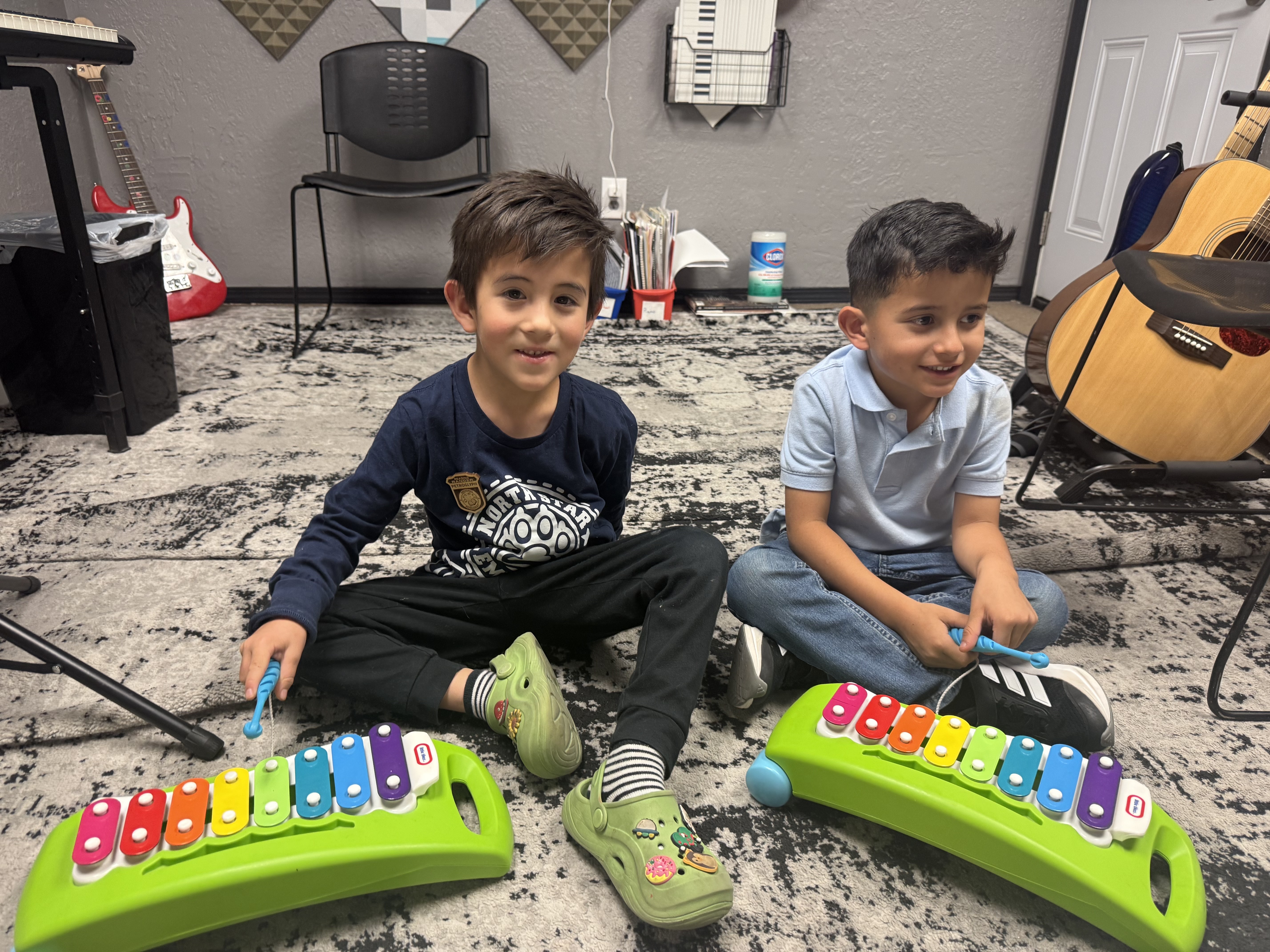 Kids playing colorful xylophones at Rockin' Rookies class